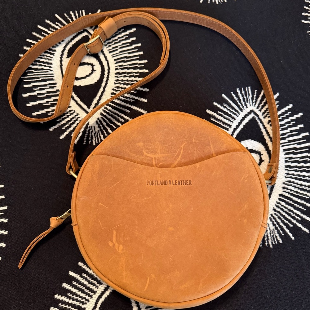NEW Portland Leather Circle Large Crossbody Bag - Picture 1 of 11